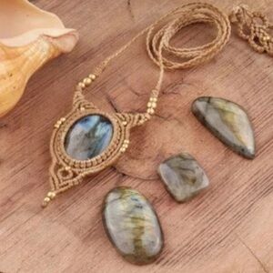 Handcrafted Labradorite Pendant Necklace
